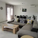 Apartman Emily, 6 2 Guests, Newly Refurbished