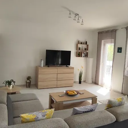 Appartement Emily, 6 2 Guests, Newly Refurbished