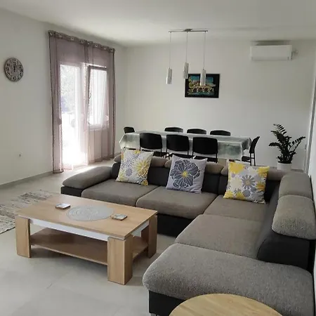 Apartmán Emily, 6 2 Guests, Newly Refurbished