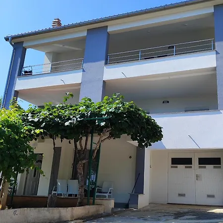 Emily, 6 2 Guests, Newly Refurbished * Pula