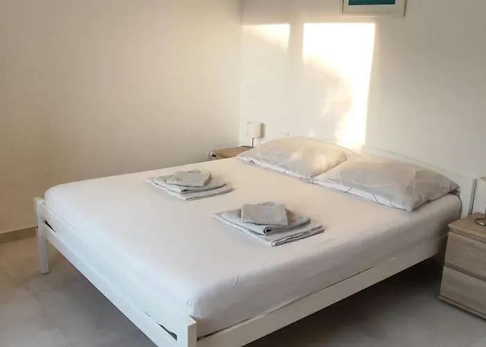 Emily, 6 2 Guests, Newly Refurbished Apartman Pula