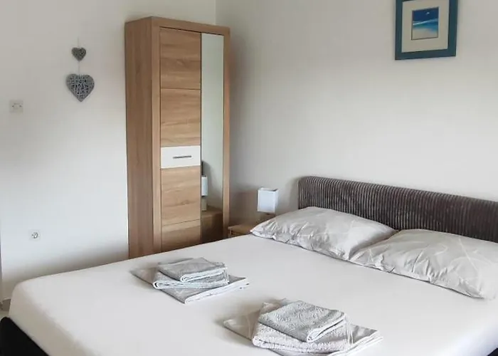 Emily, 6 2 Guests, Newly Refurbished Διαμέρισμα Πούλα