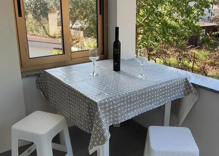 Διαμέρισμα Emily, 6 2 Guests, Newly Refurbished