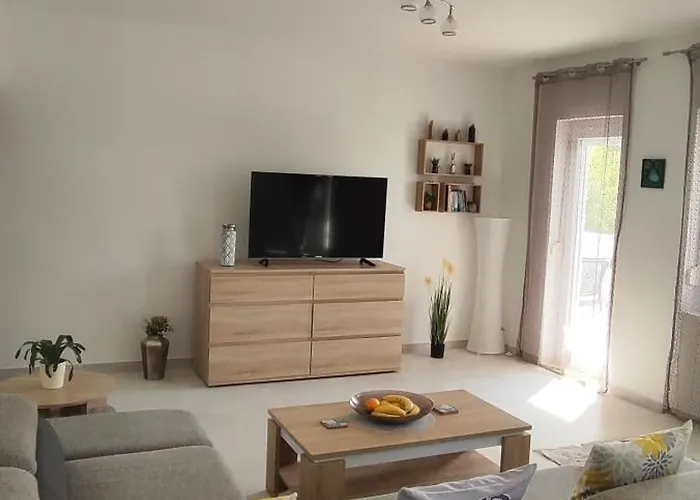 Apartman Emily, 6 2 Guests, Newly Refurbished