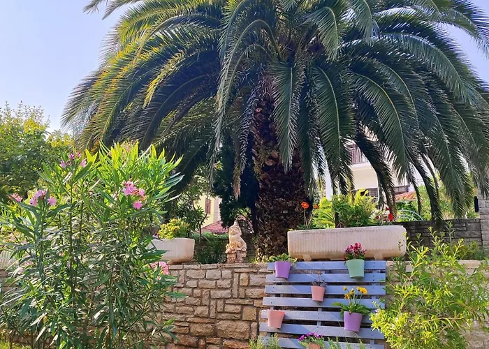 Apartman Emily, 6 2 Guests, Newly Refurbished Pula