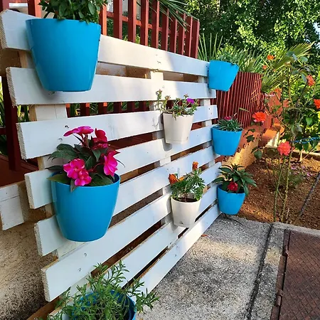 Emily, 6 2 Guests, Newly Refurbished *