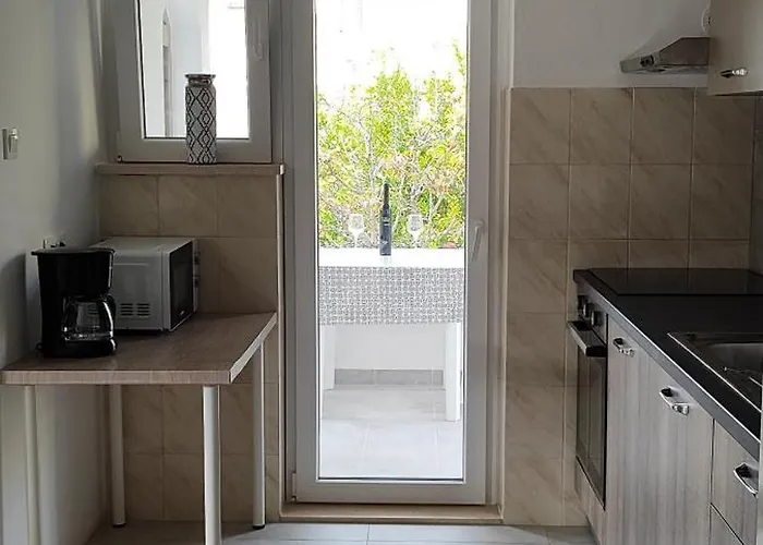 아파트 Emily, 6 2 Guests, Newly Refurbished 풀라