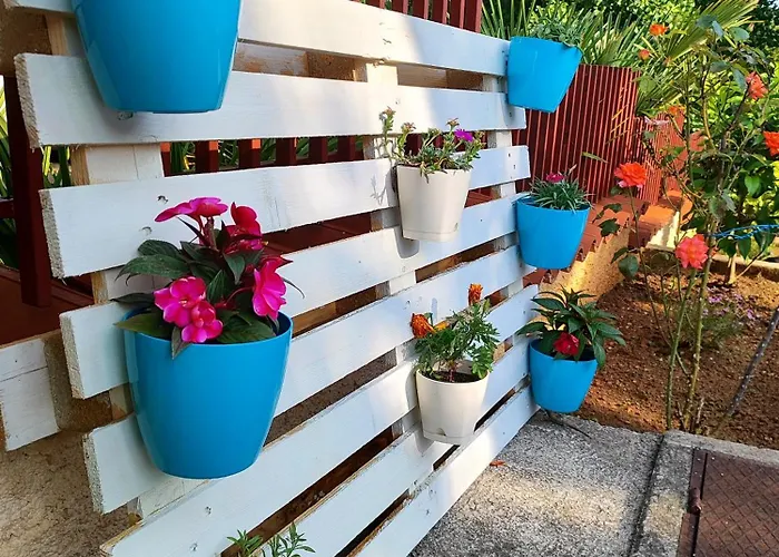 Emily, 6 2 Guests, Newly Refurbished *